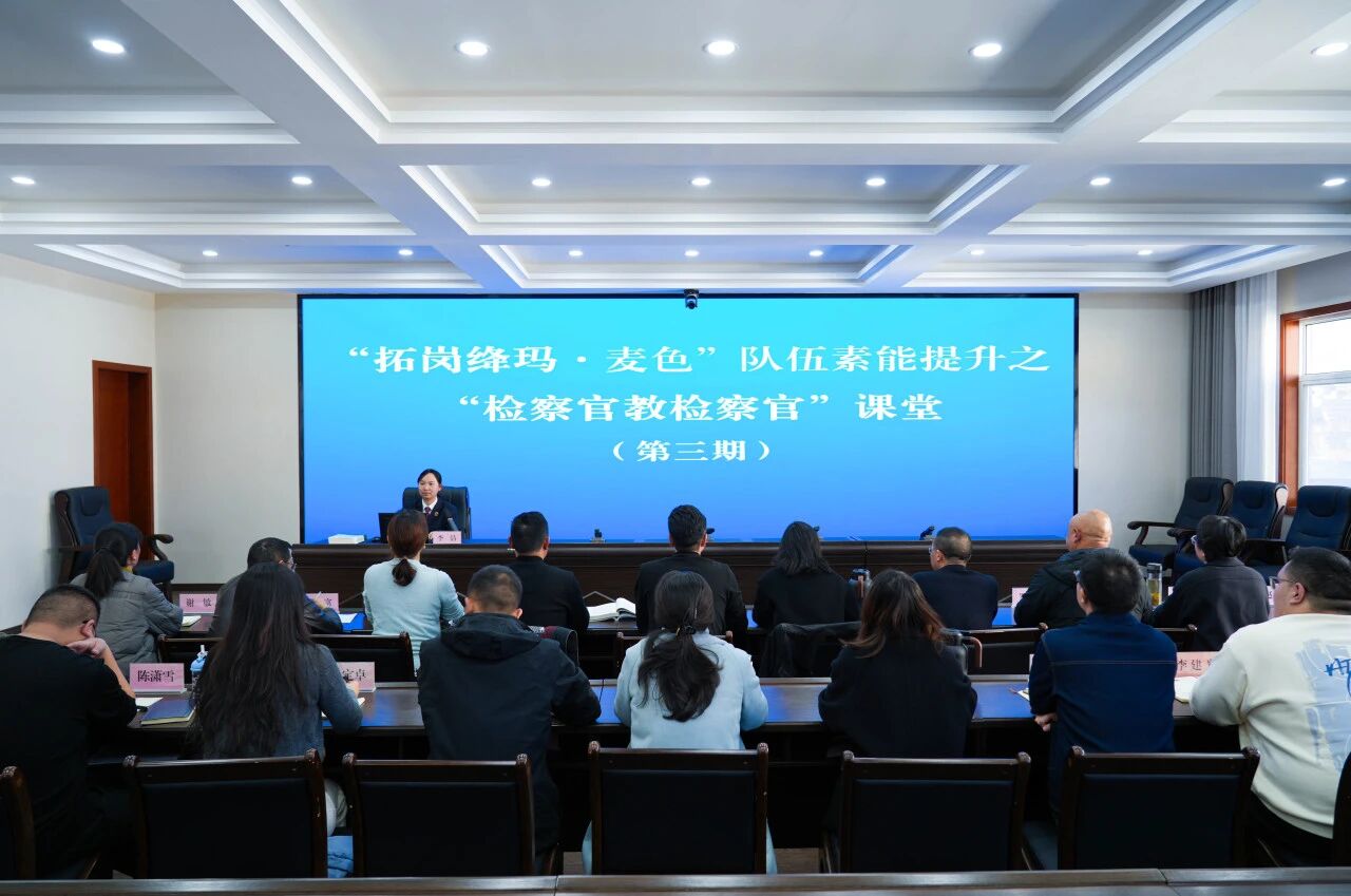 ���ظ���ꡤ��ɫ��������������֮�����ٽ̼��١�������