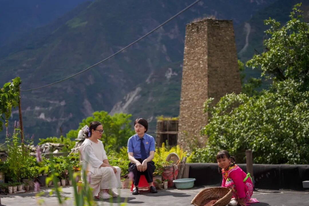 Ԯ�ؼ���ح���ݼ������ɡ���ɽ��ӳѩ��䣬���Ԯ������ƪ��